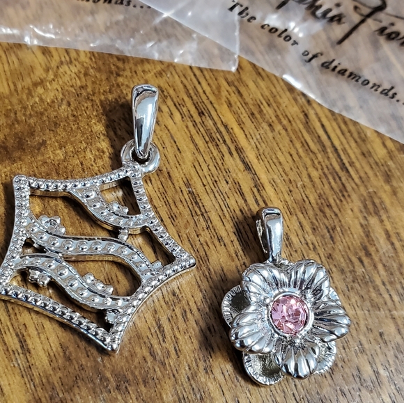 Charm/ Pendant {Sophia Fiori} - Picture 3 of 7